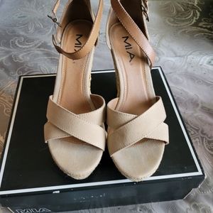 Wedge shoes